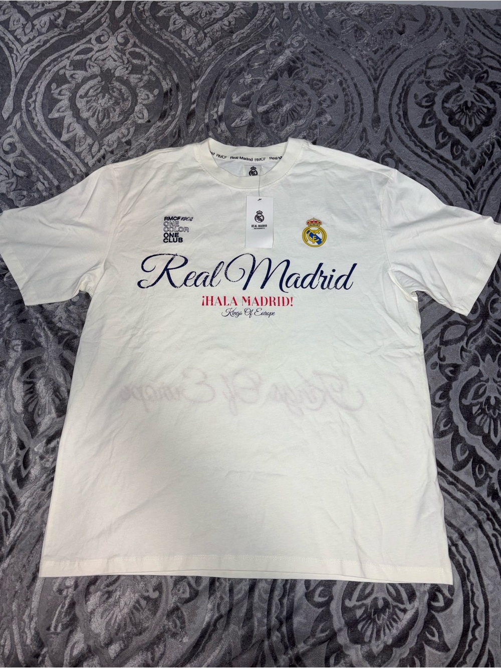 BNWT Real Madrid Soccer Club Men’s White T-shirt Sz Large Officially Licensed